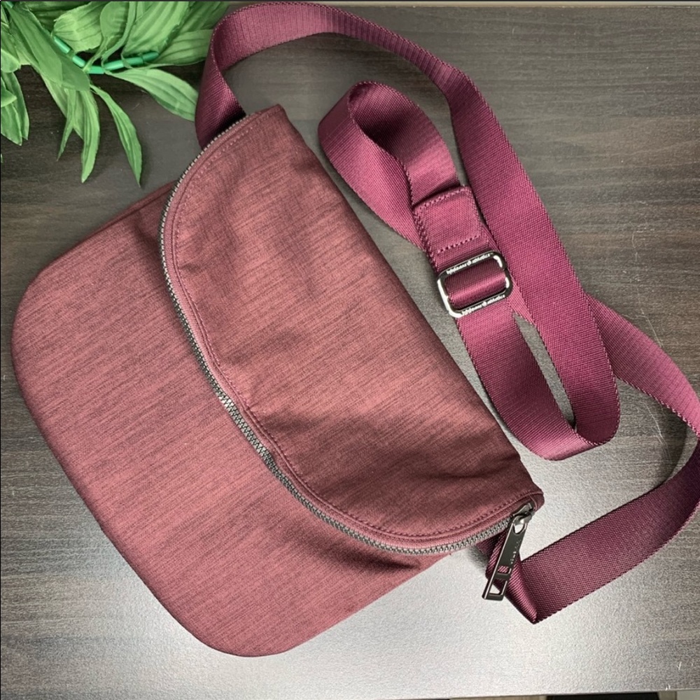 Lululemon side bag - Picture 4 of 8